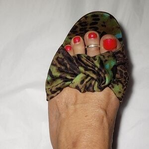 BOUTIQUE 9 Animal Print Mid Heel Shoe Size 8